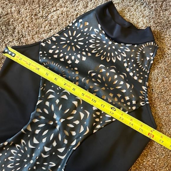 Lipstick Black Laser Cut Floral Form Fitting Dress Size M - Picture 4 of 6